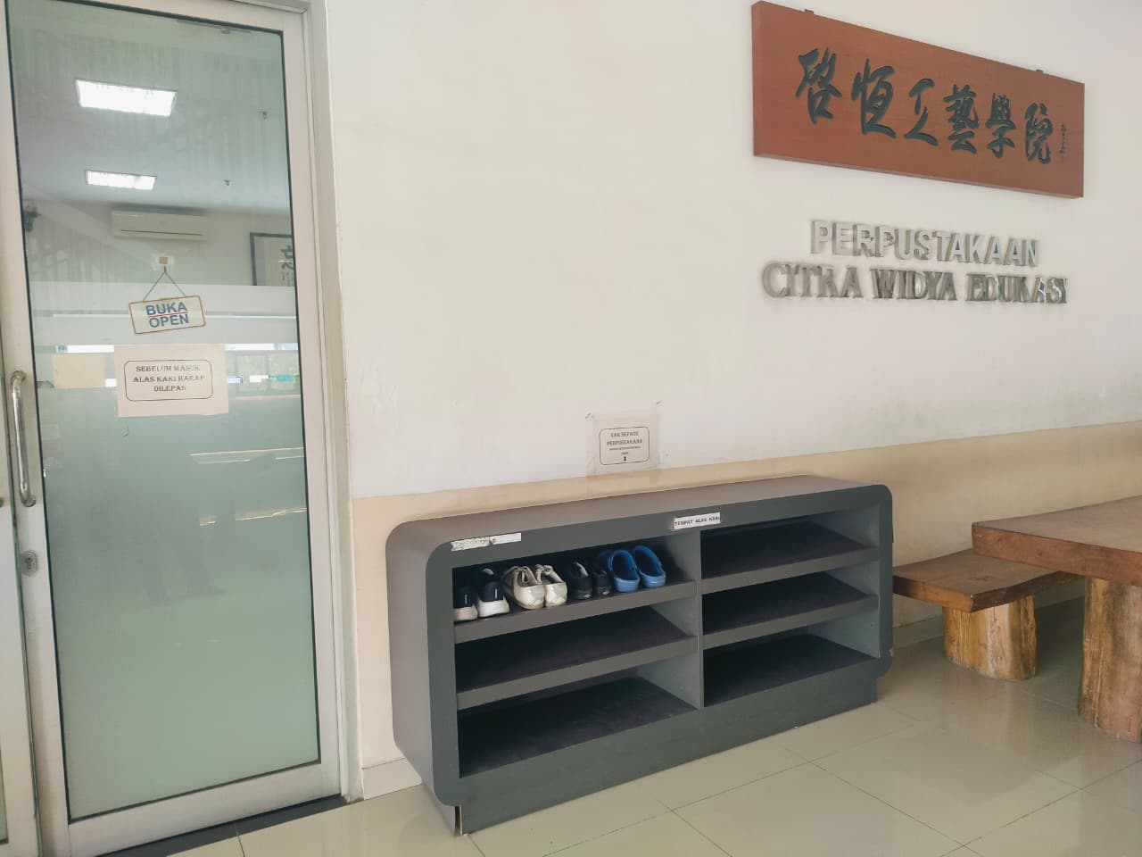 Rak Sepatu